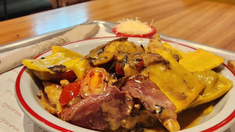 El innovador bodegón permite personalizar cada plato eligiendo entre diversas opciones de pastas y salsas. El innovador bodegón permite personalizar cada plato eligiendo entre diversas opciones de pastas y salsas.