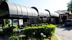 El establecimiento está ubicado en la avenida Costanera Rafael Obligado 6.551. El establecimiento está ubicado en la avenida Costanera Rafael Obligado 6.551.