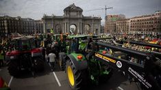 Agricultores españoles realizan cortes de ruta y tractorazos en Cataluña. Agricultores españoles realizan cortes de ruta y tractorazos en Cataluña.