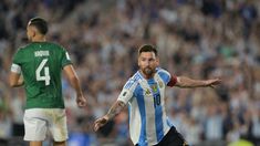Con tres goles y dos asistencias, Lionel Messi fue la gran figura de la goleada frente a Bolivia. Con tres goles y dos asistencias, Lionel Messi fue la gran figura de la goleada frente a Bolivia.