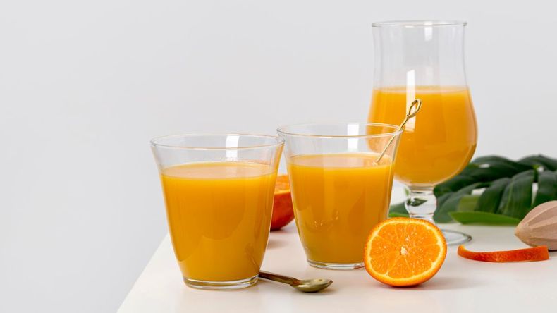 En los últimos años, el licuado de naranja, perejil y ajo ganó popularidad como una bebida natural que puede ayudar a aliviar los síntomas de la artritis.