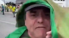 Un periodista de Brasil fue agredido por un seguidor de Bolsonaro. Un periodista de Brasil fue agredido por un seguidor de Bolsonaro.