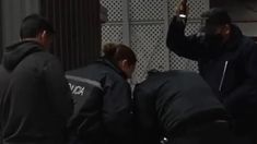 Los oficiales que hicieron el hallazgo. Los oficiales que hicieron el hallazgo.