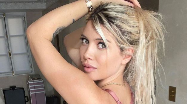 Wanda Nara marca tendencia con su línea de vestidos de baño