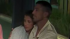 Jenifer fue criticada por sus compañeros por su comportamiento con Giuliano. Jenifer fue criticada por sus compañeros por su comportamiento con Giuliano.