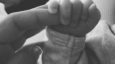 Antonella Roccuzzo publicó la primera imagen de Mateo, su hijo con Lionel Messi Antonella Roccuzzo publicó la primera imagen de Mateo, su hijo con Lionel Messi