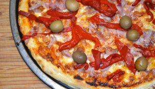 Ambas pizzerías representan el legado porteño de la pizza a la piedra.
