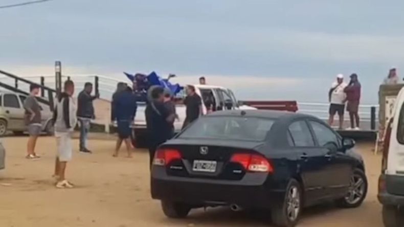 Un turista se negó a pagarle a un trapito y terminaron a las trompadas.
