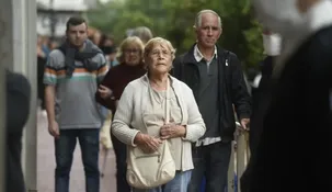 Jubilados y pensionados de ANSES cobrarán el bono de $70.000 en diciembre. Jubilados y pensionados de ANSES cobrarán el bono de $70.000 en diciembre.