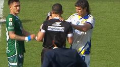 Andrés Merlos es agredido por el hincha de Sarmiento en Junín. Andrés Merlos es agredido por el hincha de Sarmiento en Junín.