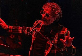 Fito Páez fue reprobado por el público en un estadio porteño. Fito Páez fue reprobado por el público en un estadio porteño.
