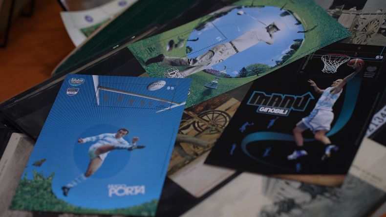 Sellos postales con grandes figuras del deporte nacional.