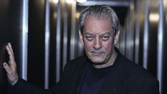Paul Auster a sus 76 años se enfrenta a un cáncer. Paul Auster a sus 76 años se enfrenta a un cáncer.