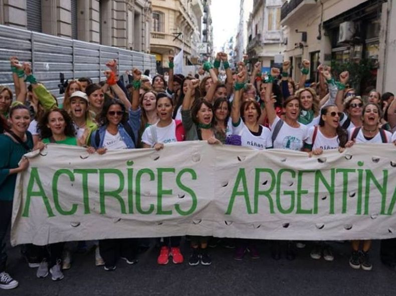El pedido del movimiento de Actrices Argentinas para la expulsión de Gionola de la AAA.