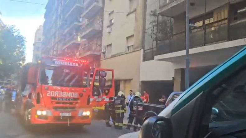 Se prendió fuego un departamento en un edificio de Recoleta y falleció una mujer.&nbsp;