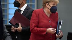 Angela Merkel y su sucesor, Olaf Scholz, llegaron a un acurdo en relación a las medidas para frener el Covid-19. Angela Merkel y su sucesor, Olaf Scholz, llegaron a un acurdo en relación a las medidas para frener el Covid-19.