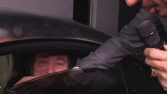 Milei se mostró manejando un Peugeot RCZ. Milei se mostró manejando un Peugeot RCZ.