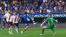 Si la falta de Armani es penal y es posterior a la mano de inminencia con la que se marca el gol, se anula y se cobra penal, señalaron desde la FIFA reveló el periodista Hugo Balassone de Radio La Red. Si la falta de Armani es penal y es posterior a la mano de inminencia con la que se marca el gol, se anula y se cobra penal, señalaron desde la FIFA reveló el periodista Hugo Balassone de Radio La Red.