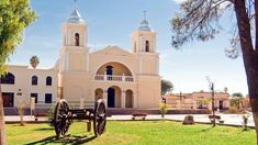 San Carlos, viñedos y tradición en el norte argentino. San Carlos, viñedos y tradición en el norte argentino.