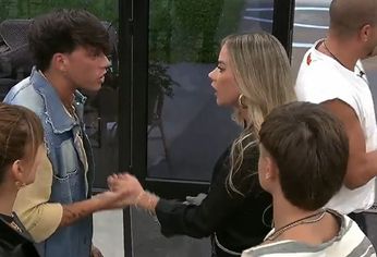 Cinza confrontó a Tomás y Martín en la cena y a Nick post vivo. Cinza confrontó a Tomás y Martín en la cena y a Nick post vivo.