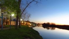 Un pueblito a dos horas de Capital Federal, que tiene actividades acuáticas y termas para despejarse. Un pueblito a dos horas de Capital Federal, que tiene actividades acuáticas y termas para despejarse.
