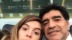 Se suman a la moda: la foto selfie de Diego y Dalma Maradona en Londres Se suman a la moda: la foto selfie de Diego y Dalma Maradona en Londres
