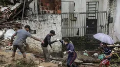 Un total de 6.198 personas fueron evacuadas porque quedaron sin hogar o fueron desplazadas. Un total de 6.198 personas fueron evacuadas porque quedaron sin hogar o fueron desplazadas.