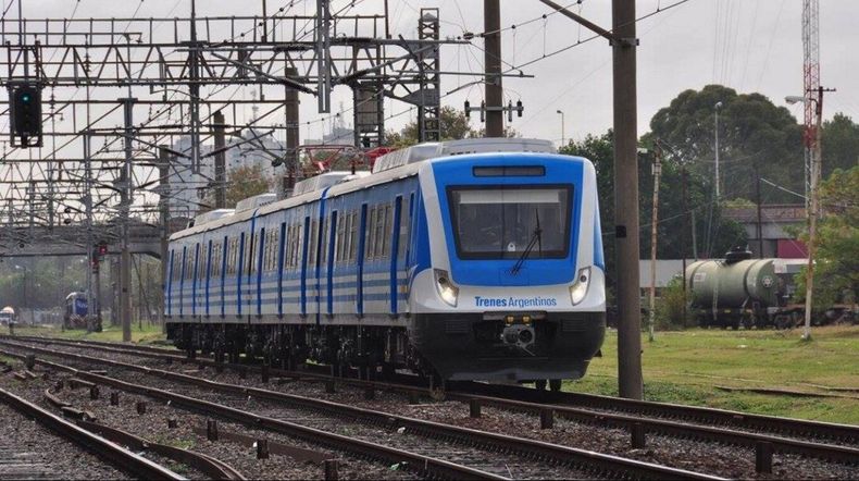 En la estación Gerli, los pasajeros evitaron que una mujer muera. 