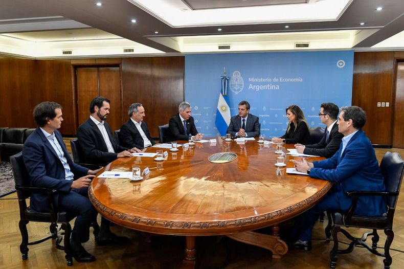 Sergio Massa se reunió con los directivos de empresas petroleras.