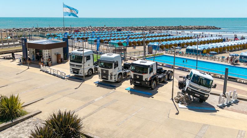 El stand se ubica a metros del mar.