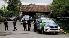 La entrada del barrio San Andrés el día que murió Diego Armando Maradona. La entrada del barrio San Andrés el día que murió Diego Armando Maradona.