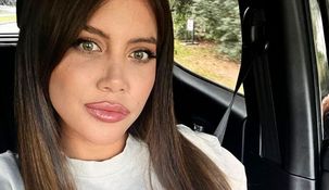 Wanda Nara lució una microbikini con detalles flúor que son tendencia en el verano.