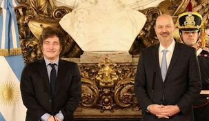 Javier Miley junto a Federico Sturzenegger. Javier Miley junto a Federico Sturzenegger.