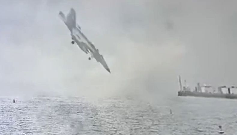 Un avión militar de Estados Unidos se estrelló en la bahía de San Diego.