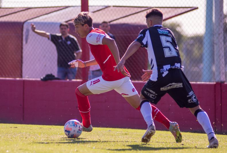 Independiente y Racing se enfrentan en el clásico de Avellaneda en la Reserva.
