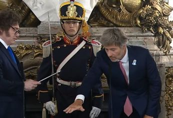 El Presidente y el funcionario estuvieron reunidos en la Quinta de Olivos. El Presidente y el funcionario estuvieron reunidos en la Quinta de Olivos.