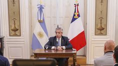 Alberto Fernández en la sede de la Embajada argentina en Francia. Alberto Fernández en la sede de la Embajada argentina en Francia.