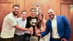 Rosario Central festejando la copa que le entregó la AFA. Rosario Central festejando la copa que le entregó la AFA.