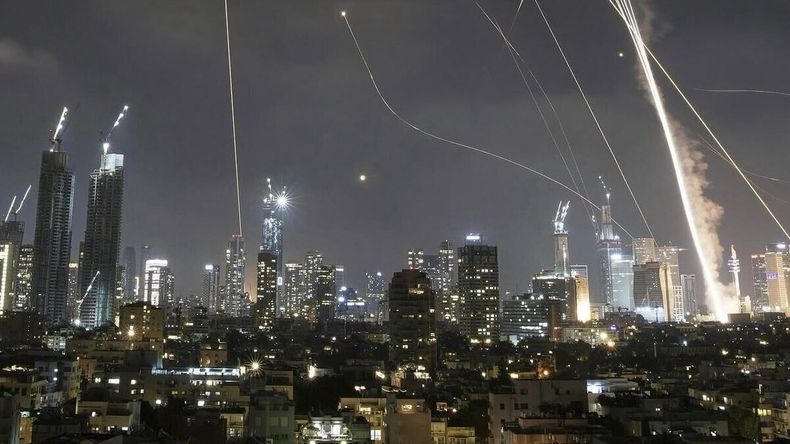 Los bombardeos se suceden sobre distintas ciudades israelíes.