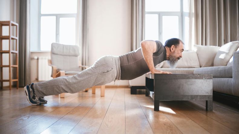 A través de prácticas simples pero efectivas, invita a recuperar hábitos ancestrales que pueden transformar por completo la relación con el cuerpo y la mente.  