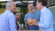 Diego Santilli recorrió Lanús junto a Néstor Grindetti.