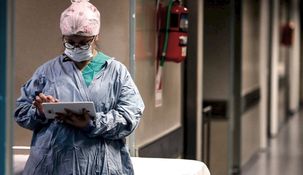 Quienes sean familiares de fallecidos por Covid-19 y hayan sido trabajadores esenciales, podrán recibir una pensión vitalicia.