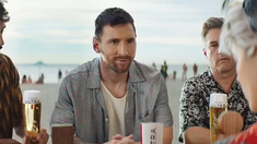 Messi y la empresa de cerveza cerraron un contrato comercial en 2020. Messi y la empresa de cerveza cerraron un contrato comercial en 2020.