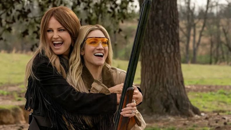  La serie muestra con precisión cómo el tedio suburbano funciona como terreno fértil para la manipulación y el deseo.