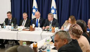 Benjamin Netanyahu junto a su gabinete.