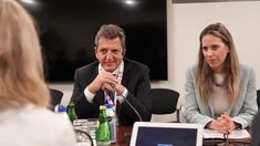 El Banco Mundial apoyará a Argentina con u$s950 millones. El Banco Mundial apoyará a Argentina con u$s950 millones.