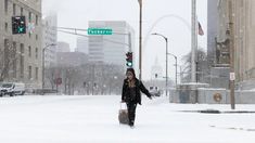 Las autoridades instan a los ciudadanos a evitar salir de sus hogares. Las autoridades instan a los ciudadanos a evitar salir de sus hogares.