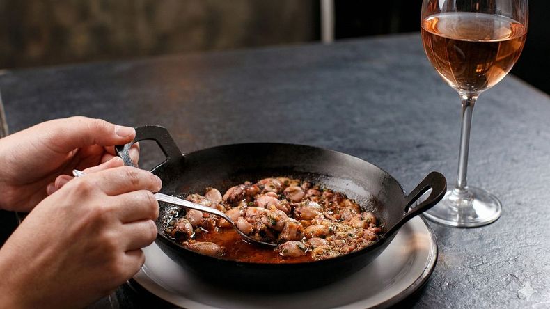 Uuna experiencia gastronómica inspirada en los bares españoles