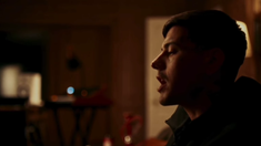 El artista lanza un álbum con un sonido renovado y letras que exploran su lado más personal. El artista lanza un álbum con un sonido renovado y letras que exploran su lado más personal.