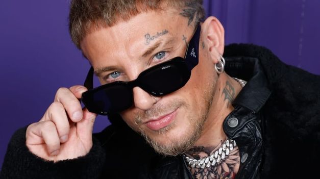 El cantante de cumbia sorprendió a todos con su cambio fisico.